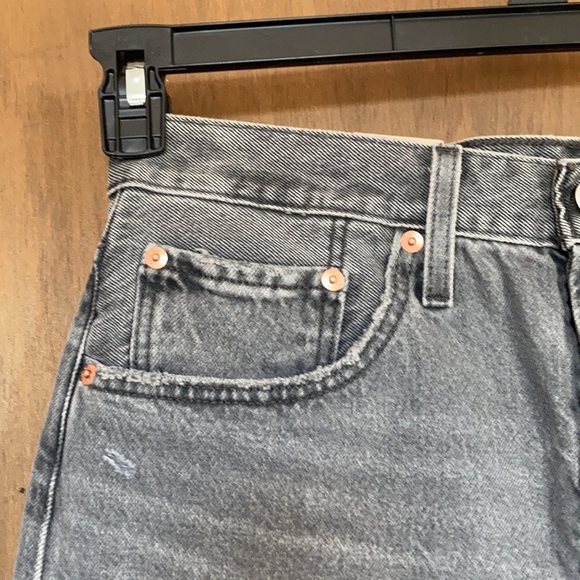 Relisted Levi’s distressed high rise 501 jean cotton denim short cutoff vibe 30 - Picture 5 of 16